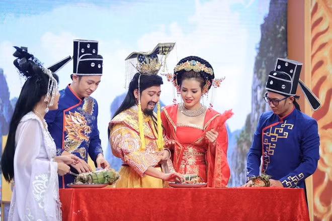 Nhưng trong buổi chầu, có hai Táo ông cùng xuất hiện làm thiên đình hoang mang. Ngô Kiến Huy và Thiên Vương MTV đều khẳng định đối phương là kẻ giả mạo. Ngọc Hoàng Trường Giang liền triệu hồi Táo bà Diệu Nhi để nhận dạng nhưng vì quá "mê trai" nên Táo bà không phân biệt được ai mới là chồng thật.