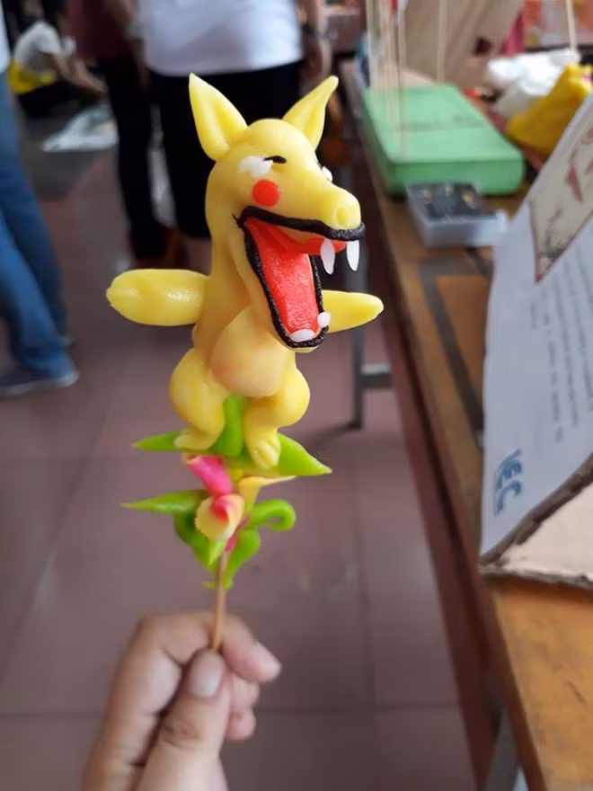 Tò he rồng vàng cũng được nhiều bạn yêu thích.