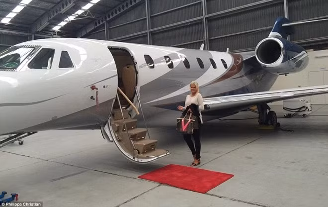 Vú nuôi hạng A thường xuyên được đi du lịch vòng quanh thế giới.