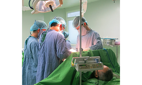 Mo thanh cong u dai trang di can 4 co quan