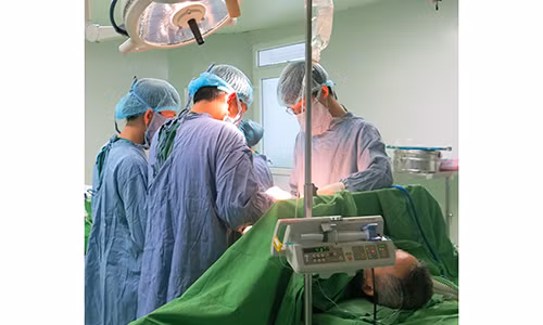 Mo thanh cong u dai trang di can 4 co quan