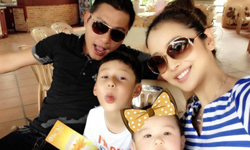 Giờ đã 4 năm, lời hứa đón Bảo Nam về nước sống chung của Jennifer Phạm vẫn chưa thực hiện được.