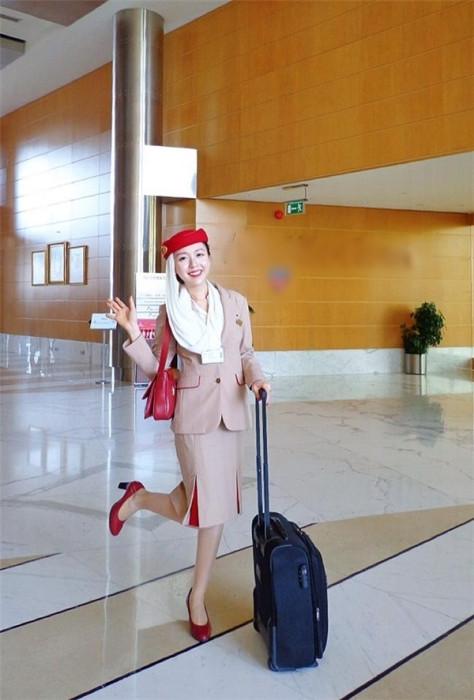 Không chỉ tài giỏi, cô bạn này còn thu hút mọi người bởi ngoại hình xinh đẹp đặc biệt là nụ cười tỏa nắng và phong cách nữ tính, trẻ trung.