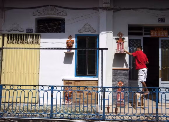 Những ô cửa đầy màu sắc của khu chung cư 206 thu hút được rất nhiều đoàn làm phim đến quay, theo người dân sinh sống cho biết.