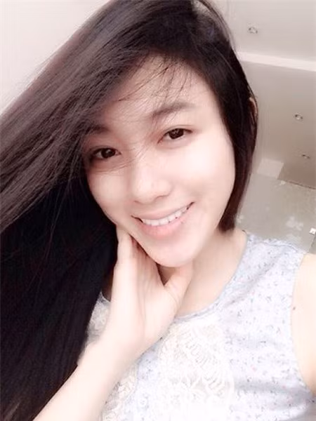 Lê Hà luôn xứng đáng là thí sinh sở hữu gương mặt đẹp nhất The Face Việt mùa đầu tiên này. Ngay cả khi không trang điểm thì người đẹp Venus vẫn thu hút nhờ làn da trắng sáng, sống mũi cao và thẳng của mình.