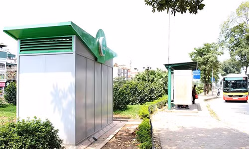 Nha ve sinh cong cong xay xong khoa cua