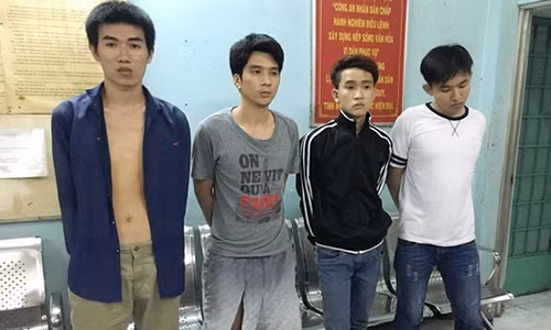 Trinh sat truy duoi trom leo cong rao, treo noc nha nhu phim