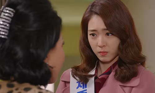 Chi muon duoi thang co moi lan nhin con dau vao bep