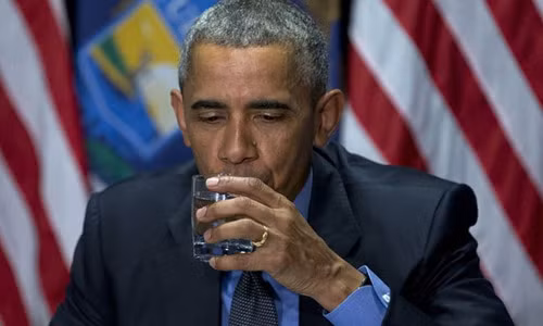 Obama uong nuoc o thanh pho o nhiem de tran an dan