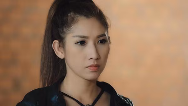 Uyên Nhi sở hữu gu thời trang khá cá tính và phong cách.