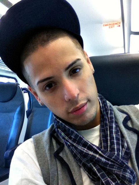 Dáng vẻ Carrera khi còn là con trai.