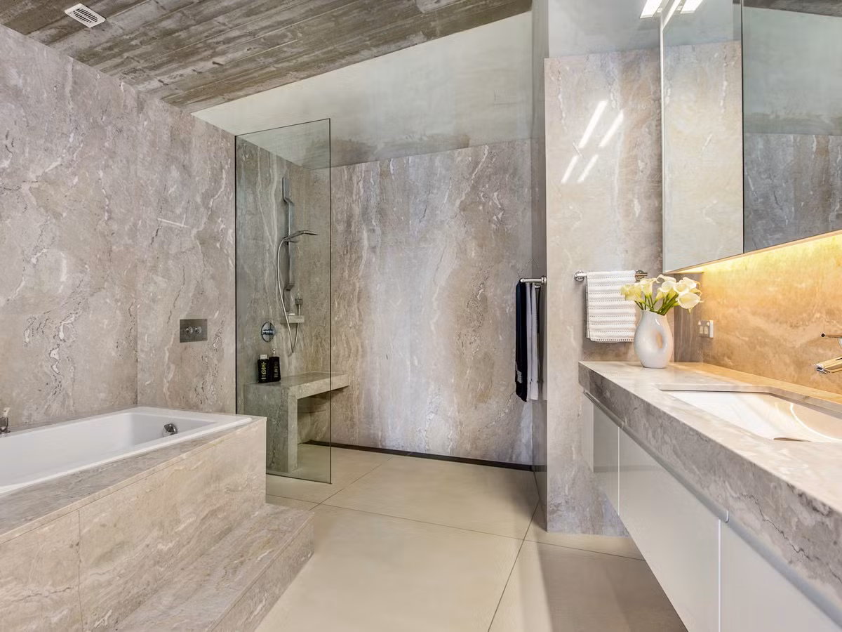 Phòng tắm thanh lịch, sang trọng.