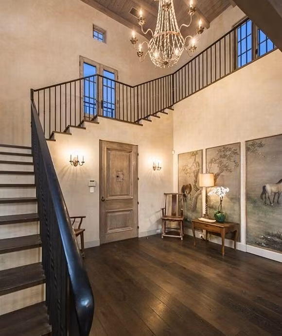 Ngôi nhà được xây dựng năm 2006.