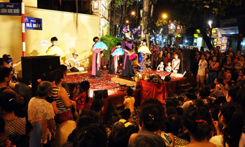 Phố cổ là một trong những điểm vui chơi hấp dẫn nhất Hà Nội dịp nghỉ lễ 30/4.