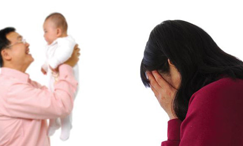 Nuoi con rieng cua chong nhung khong cho be goi la bo me