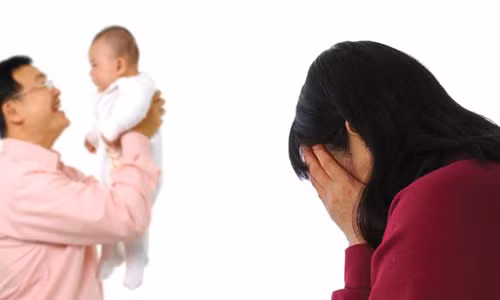 Nuoi con rieng cua chong nhung khong cho be goi la bo me