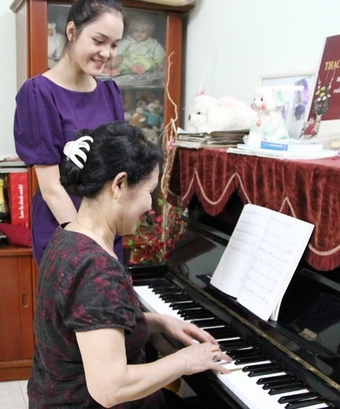 Đàn piano gắn liền với mẹ của Hoàng Anh vì bà từng dạy khoa Thanh nhạc, ĐH Văn Hóa.