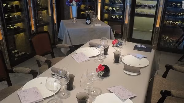 Một bữa trưa "sang chảnh" với thịt bò ngủ đông có giá lên đến 700 đô la Mỹ/người (khoảng 16 triệu đồng) chưa bao gồm rượu vang.