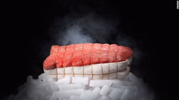 Nhờ phát minh của gia đình Polmard ở Pháp, thịt bò có thể được bảo quản trong thời gian lâu hơn. Quá trình lưu trữ này gọi là "ngủ đông". Không khí lạnh sẽ được thổi với tốc độ 120km/h vào miếng thịt ở nhiệt độ 43 độ C. Một miếng lườn bò từ năm 2000 có giá lên tới 3200 đô la Mỹ (tương đương khoảng 71 triệu VNĐ).