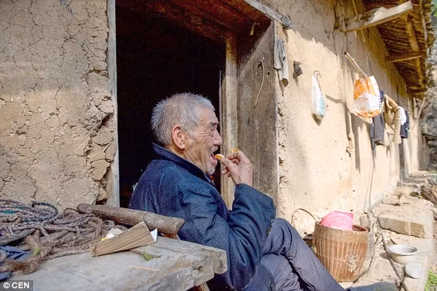 Tan cho biết ban đầu ông rất nhớ vợ con, nhưng giờ thì đã quen.