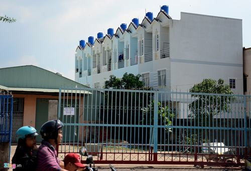 Hầu hết các thửa đất đều có 3-4 hộ đồng sở hữu, thậm chí cả 10 nhà cùng đứng chung 1 lô đất.