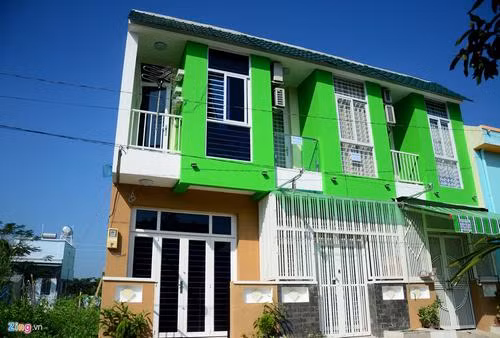 3 căn nhà "dính nhau", mỗi căn có diện tích 3x10 m đang được rao bán, với giá 640 triệu đồng một căn.