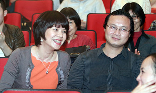 MC Diễm Quỳnh và chồng.