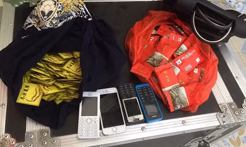 Ron toc gay 1,2 kg ma tuy dan mac “tra sua“