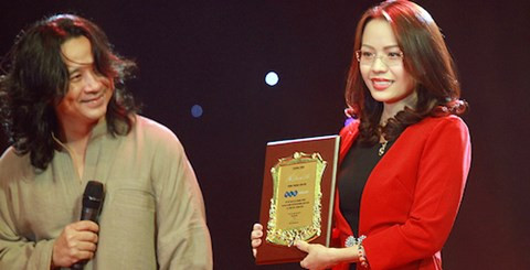 Chuyen ve mot bong hong 7X “quyen luc” trong lang dia oc