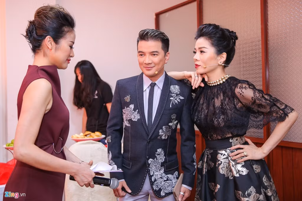 Không thua kém đồng nghiệp nữ, "ông hoàng nhạc Việt" Đàm Vĩnh Hưng cũng luôn chỉn chu về phần nhìn mỗi khi xuất hiện ở nơi đông người.