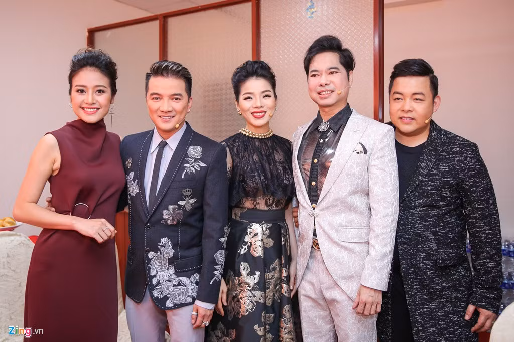 Dàn HLV Thần tượng Bolero 2017 được người hâm mộ yêu thích và nể phục bởi họ đều là những giọng ca nổi tiếng và có chỗ đứng trong dòng nhạc này.