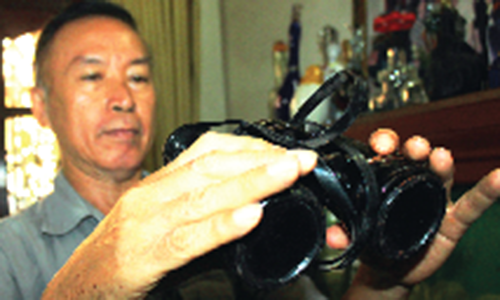 Bình rượu thiết kế giống như ống nhòm.