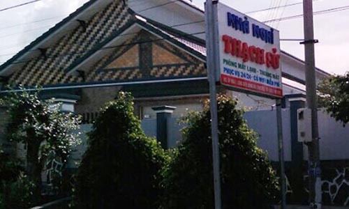 Chu tich xa phu nhan bi vo danh ghen tai nha nghi