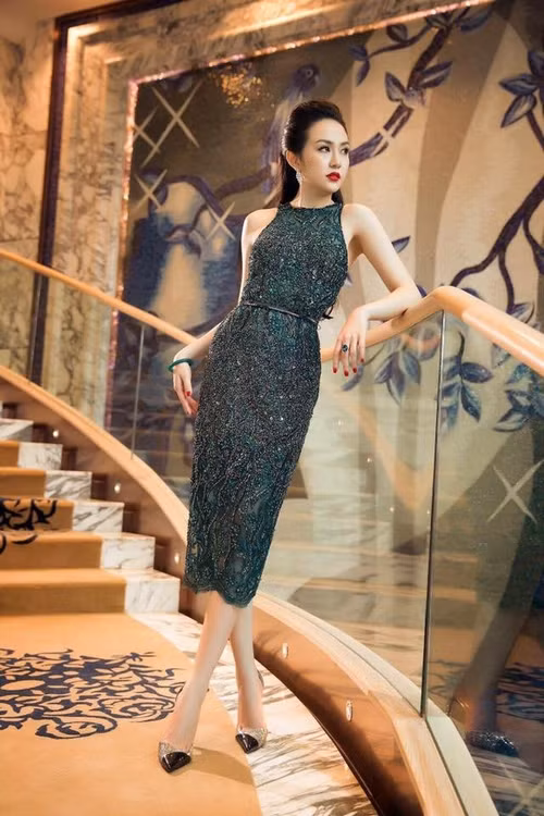 Nét sang trọng, quyến rũ của hot girl Hà thành sinh năm 1991.