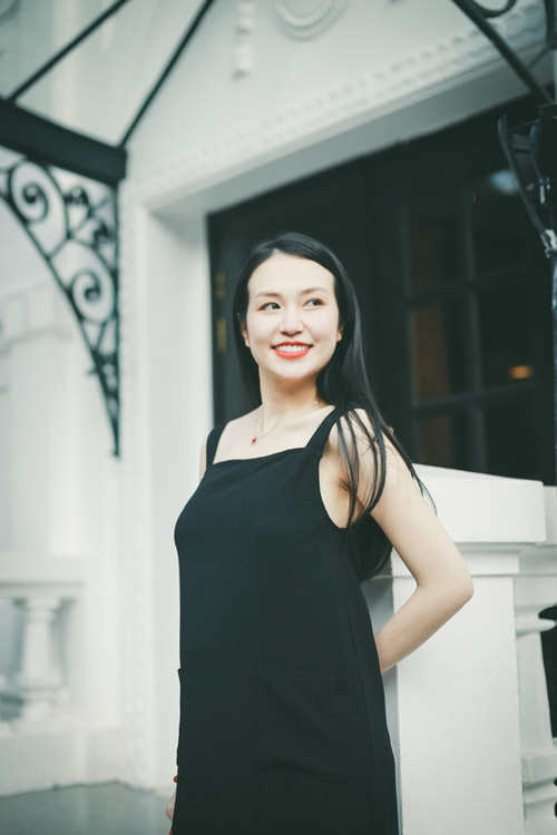 Vừa ốm nghén và lại lo lắng cho công việc nên có thời điểm bà xã Tuấn Hưng gầy đi trông thấy.