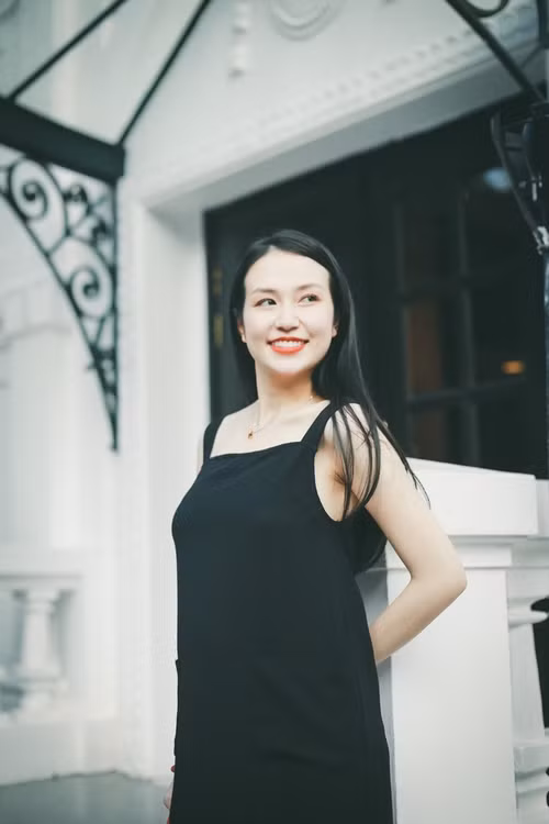 Vừa ốm nghén và lại lo lắng cho công việc nên có thời điểm bà xã Tuấn Hưng gầy đi trông thấy.