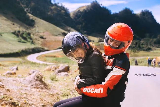 Sau khi Trường Nhật cầu hôn Minh Phương, cô gái 24 tuổi này đã quyết định rời xa sự nghiệp chị xây dựng mấy năm ở Sài Gòn để về với anh. Sự hi sinh này cũng chính là điều khiến chàng doanh nhân trẻ luôn trân trọng người vợ sắp cưới của mình. Đám cưới của cặp vợ chồng đam mê tốc độ này sẽ tổ chức vào đầu tháng 1/2017 tới.