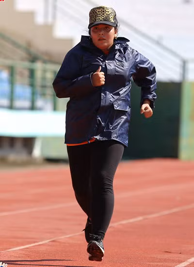 Từng đi hát song Tố Tố bị nhiều người chê "thấy ngoại hình thì không muốn nghe nữa". Tố Tố tâm sự vì ngoại hình béo, cô bị chế giễu rất nhiều khi quen một người bạn trai lớn tuổi hơn mình. Điều đó khiến cô càng cảm thấy tự ti hơn. Cô kể, hồi cô 19 tuổi, cô quen một người, cô rất thích người đó và cũng nghĩ người đó thích cô. Thế nhưng, đến một ngày, cô nghe được bạn của người đó nói rằng: "Bộ mày hết đứa để yêu sao lại chọn con đó". Tố Tố đã rất buồn.