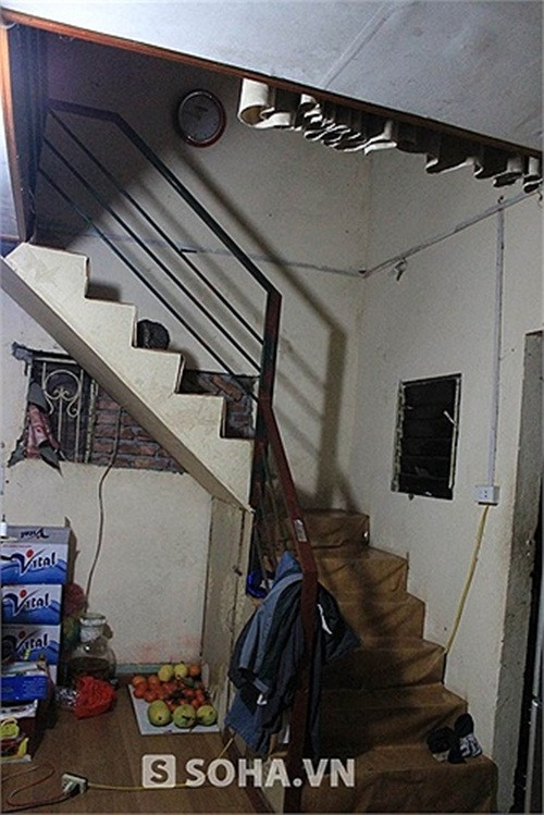 Vợ anh đang nghỉ việc chăm chồng, con lớn học xong chưa có việc làm, cháu thứ 2 đang học ĐH Nội vụ... Khi căn bệnh ung thư “tìm đến” Hán Văn Tình, vợ anh chia sẻ gia đình không thể có tiền trị xạ cho anh, chỉ có thể chạy chữa ở nhà; mỗi khi anh khó thở hay vật vã đau đơn với căn bệnh thì gia đình lại thuê taxi đưa vào viện.