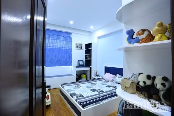 Anh Thành chia sẻ, phòng riêng của con trai khá rộng, sau này nếu vợ chồng anh sinh thêm bé thứ hai thì cũng có thể cải tạo lại để cho hai cháu cùng sinh hoạt thoải mái ở căn phòng này.