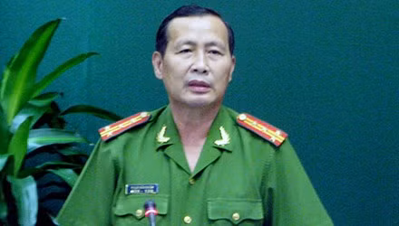 Dinh chi bi can dam xuyen so be trai 11 ngay tuoi