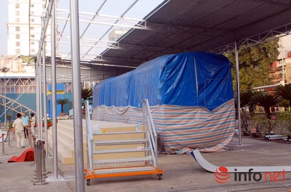 Tau mau Cat Linh-Ha Dong “dap chieu” tai Trien lam Giang Vo-Hinh-3