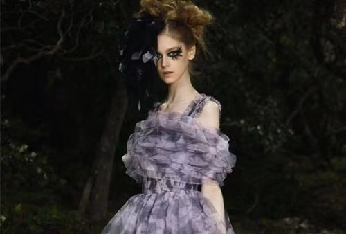 Những hình ảnh hết sức ma mị của người mẫu trên sàn diễn thời trang.