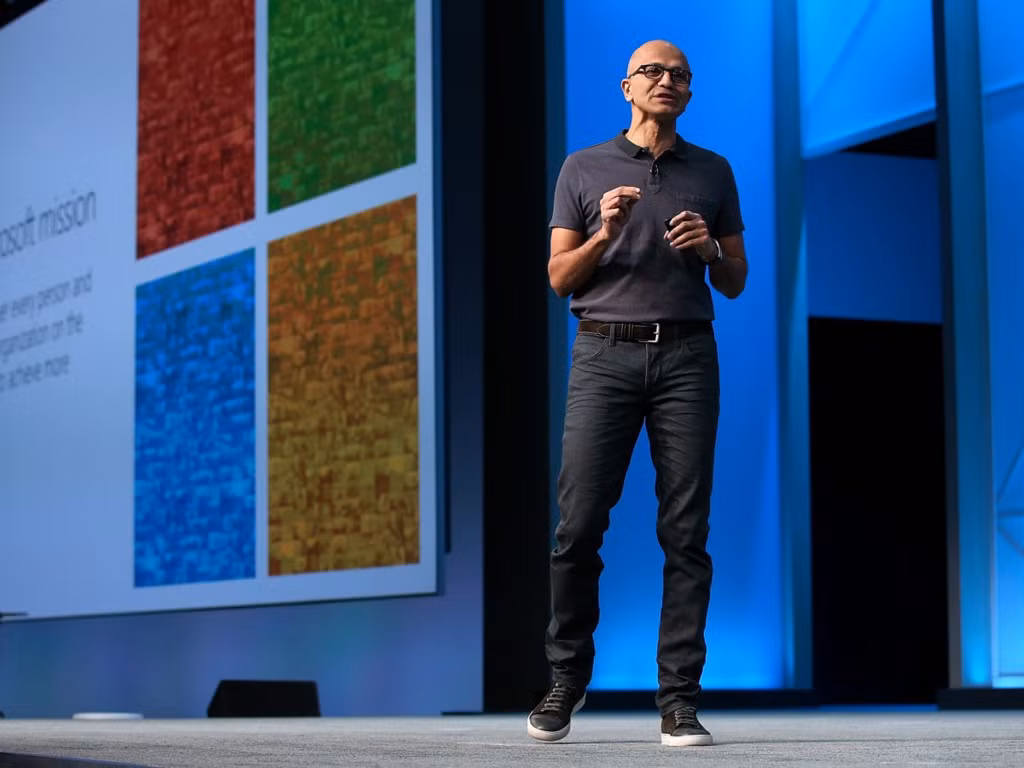 Satya Nadella: Lanvin da cổ thấp (495 USD): Khi nắm quyền điều hành Microsoft vào năm 2014, Satya nhanh chóng thể hiện phong cách thời trang của mình. Không có gì ngạc nhiên khi ông chủ làng công nghệ này quyết định chọn thương hiệu giày cao cấp của Pháp. Ngay cả những người yêu giày lâu năm trên Reddit cũng phải tò mò về bộ sưu tập giày của Satya.