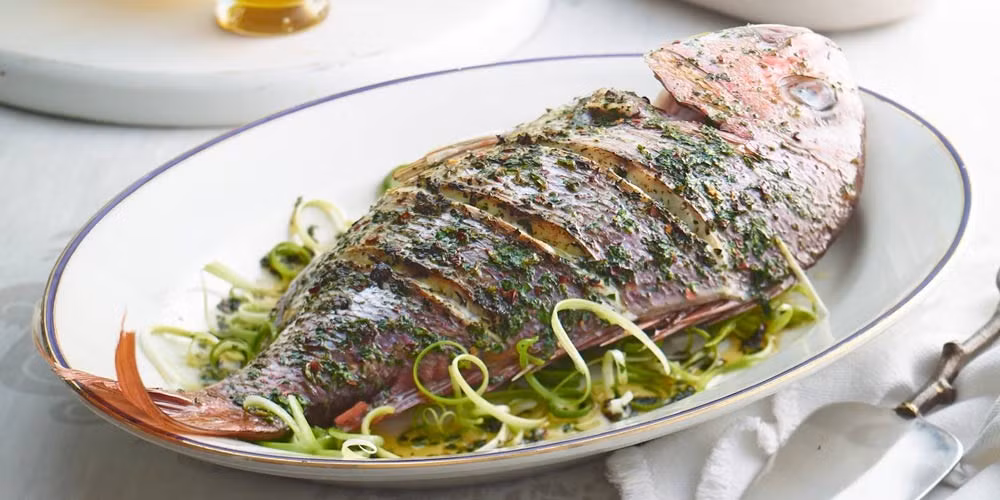 Trung Quốc: Theo người Trung Quốc, việc lật cá khi nấu hay ăn sẽ đem lại điềm xui, như thuyền của ngư dân lật úp. Ảnh: Keyword-suggestions.