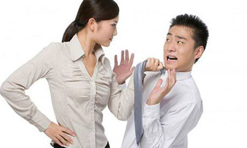 Vo cam chay go dap vao “cua quy”, khien chong tu vong