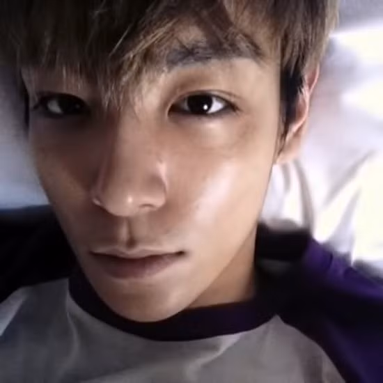 Với vẻ ngoài đẹp hoàn hảo như vậy, T.O.P không cần nhiều đến sự hỗ trợ của trang điểm.