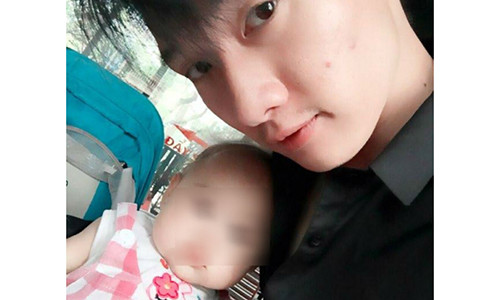 Ong bo tre uat nghen khi nha vo mang con 4 thang toi tra