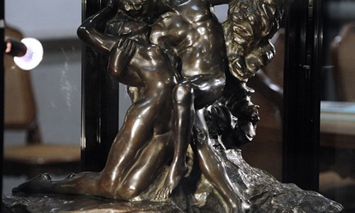 Bức tượng cẩm thạch "Eternal Springtime" (Mùa Xuân vĩnh cửu) của nhà điêu khắc nổi tiếng người Pháp Auguste Rodin. (Nguồn: AFP)