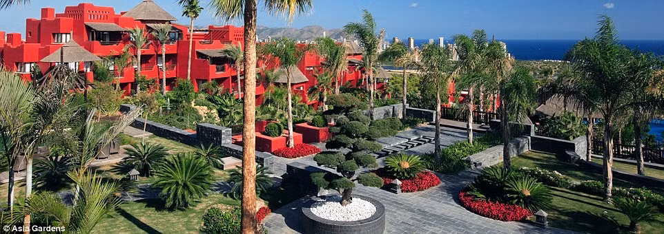 Các tuyển thủ Anh cũng có thể thư giãn bằng cách dạo quanh các vườn bonsai.